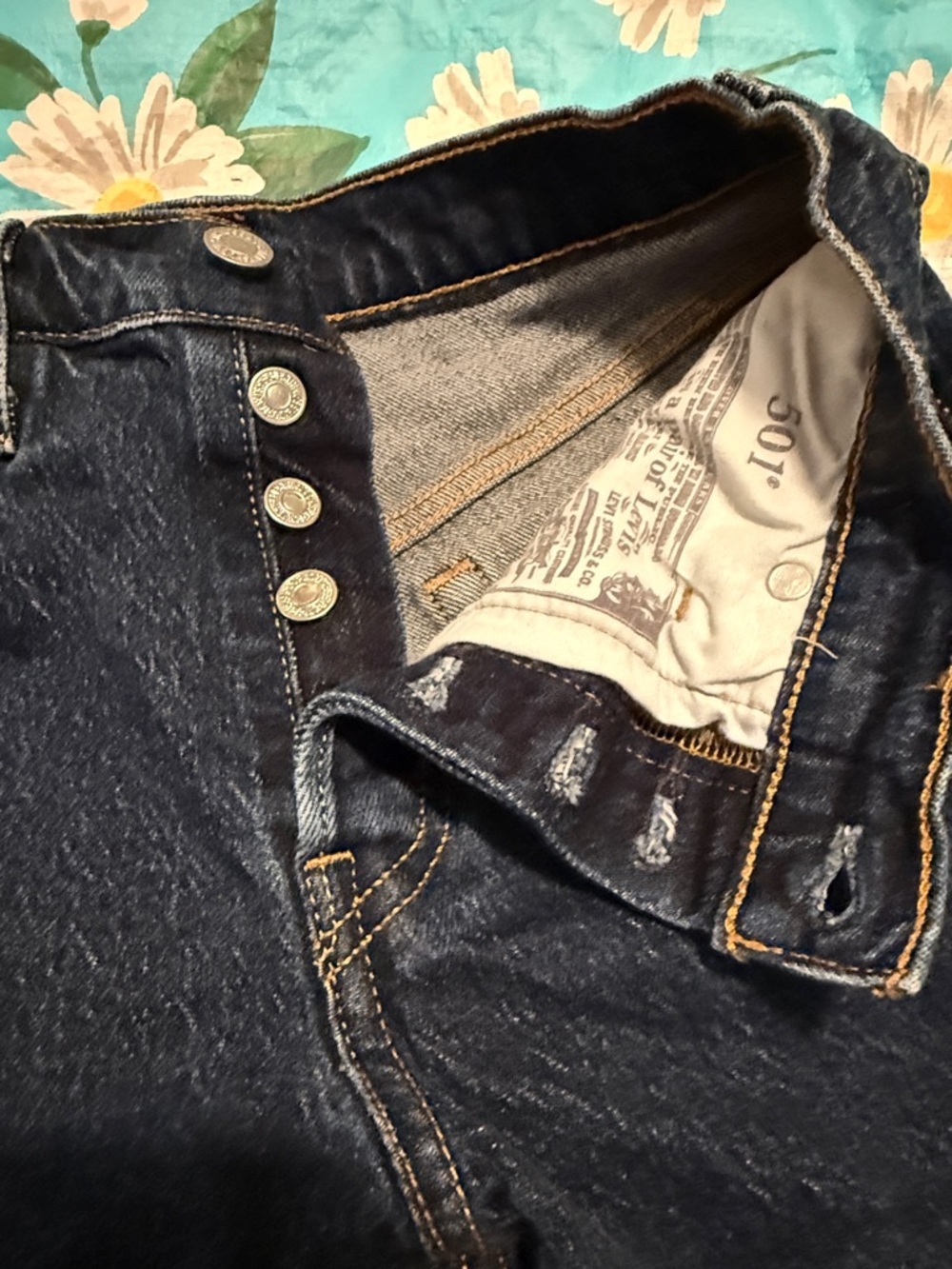 Levi's Dark Blue Denim Jeans with Brown Leather Patch. S112 - Picture 4 of 5
